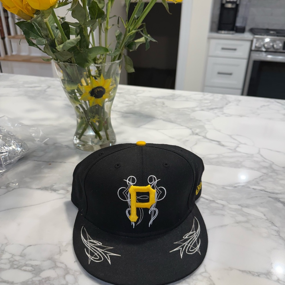 Pittsburgh Pirates Size 7 3/8 (58.7cm) New Era Black Fitted Cap MLB